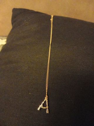 Colgante de bisutería con piedras de col
