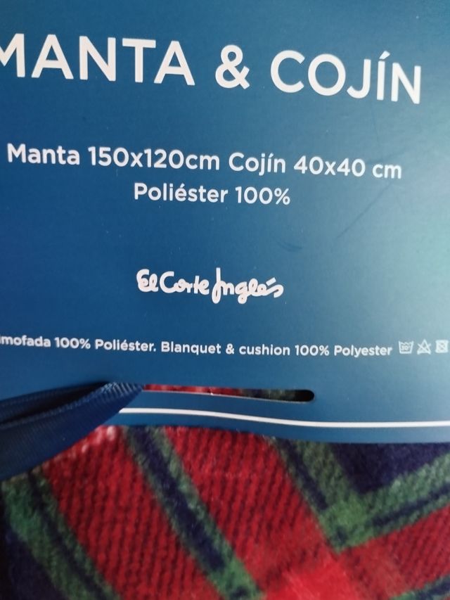Cojín y manta de sofá