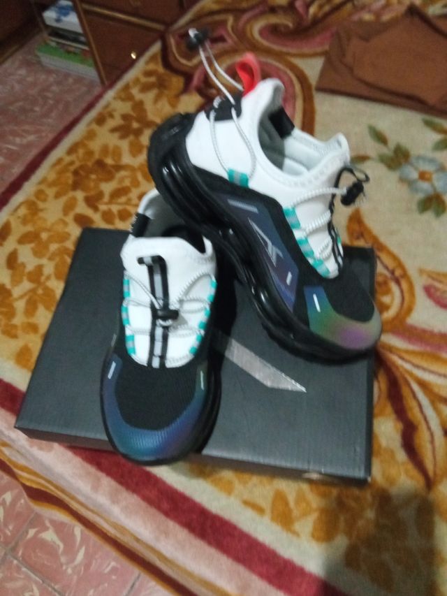 Vendo zapatillas está casi nuevas