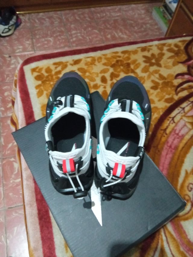 Vendo zapatillas está casi nuevas