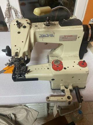 Maquina industrial de coser bajos