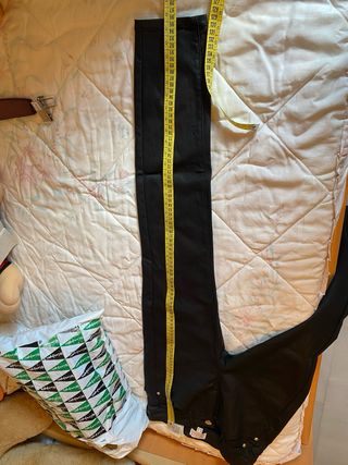 Pantalòn negro efecto piel T/38 Cortefiel.