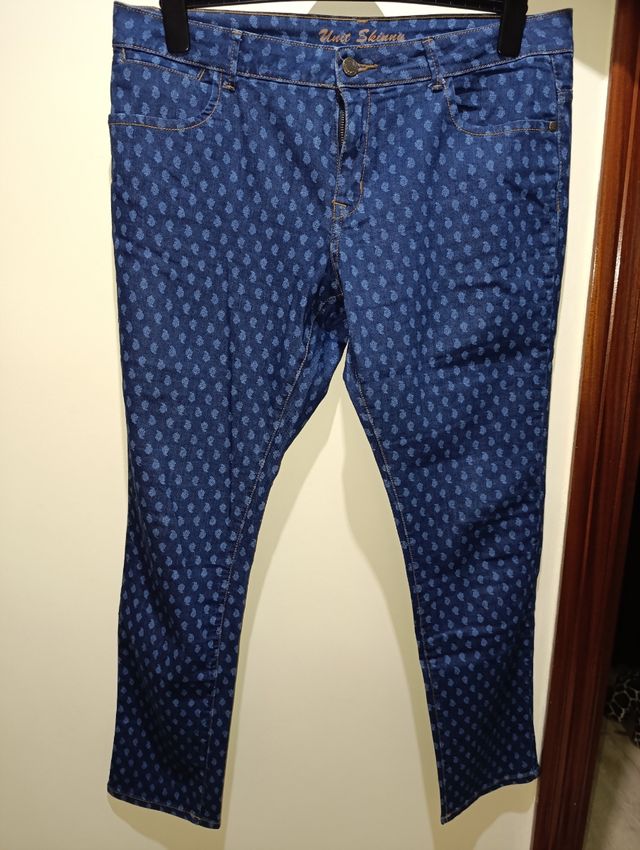 Pantalón vaquero recto estampado mujer