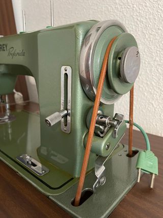 Máquina de coser Refrey modelo Preferida 400 nueva