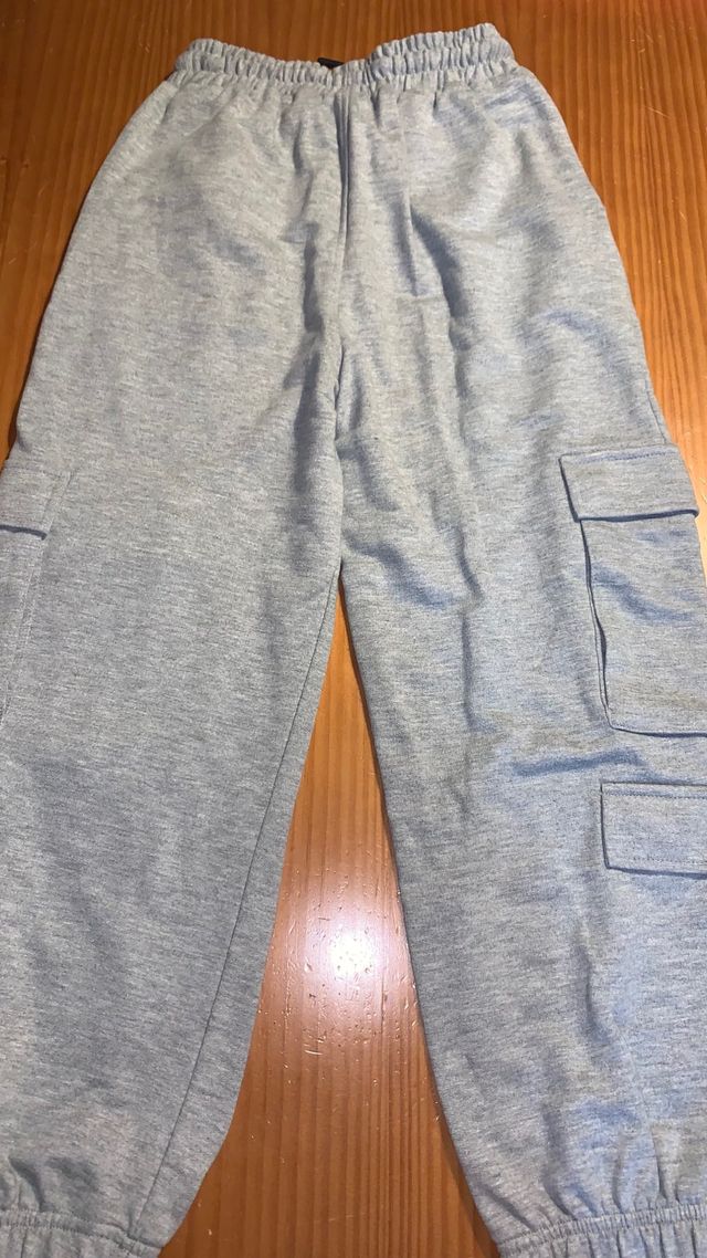 Pantalón chandal ancho gris