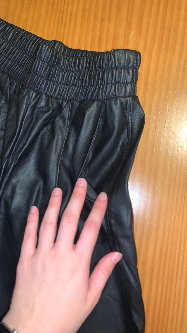 Pantalón ancho de cuero