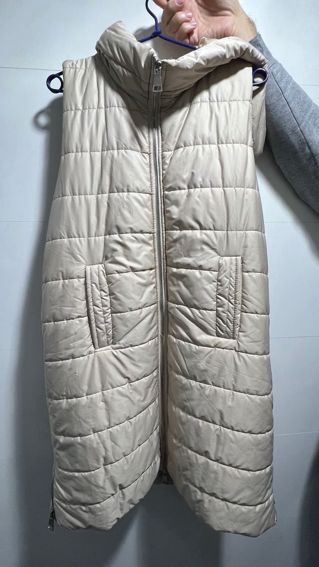 Chaleco acolchado beige largo