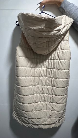 Chaleco acolchado beige largo