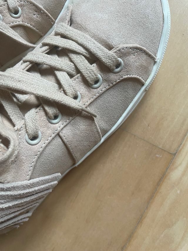 Botin deportivo flecos Berska