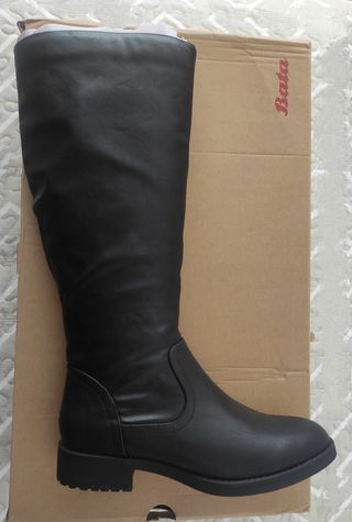 Botas altas Bata. Nuevas.