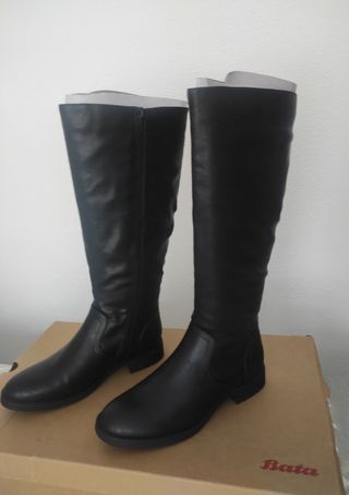 Botas altas Bata. Nuevas.