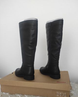 Botas altas Bata. Nuevas.
