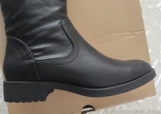 Botas altas Bata. Nuevas.