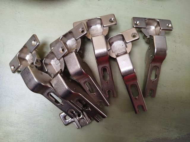 Bisagras muebles cocina