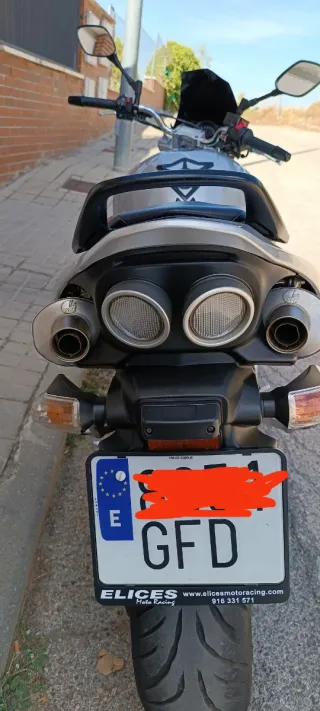 Moto. Suzuki GSR 600. año 2008......