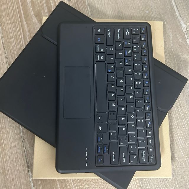 Earto Custodia con Tastiera per iPad Pro 12.9 / Air 13 M2 2024