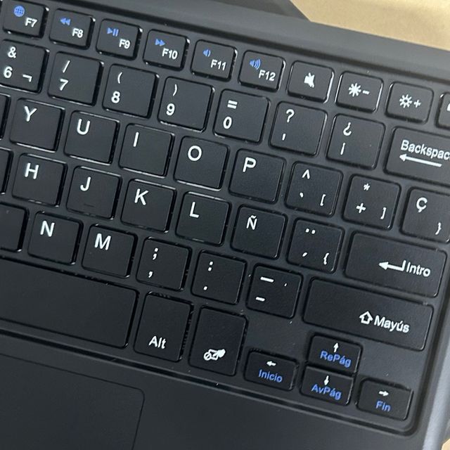 Earto Custodia con Tastiera per iPad Pro 12.9 / Air 13 M2 2024