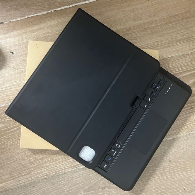 Earto Custodia con Tastiera per iPad Pro 12.9 / Air 13 M2 2024