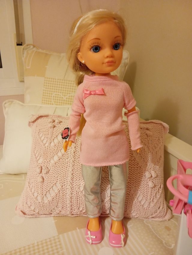 Nancy de compras con su hermanita