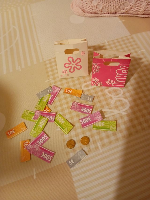 Nancy de compras con su hermanita