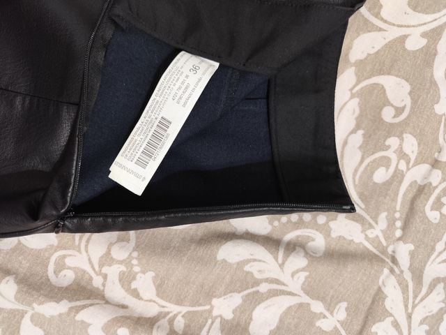 Minifalda polipiel Stradivarius T36