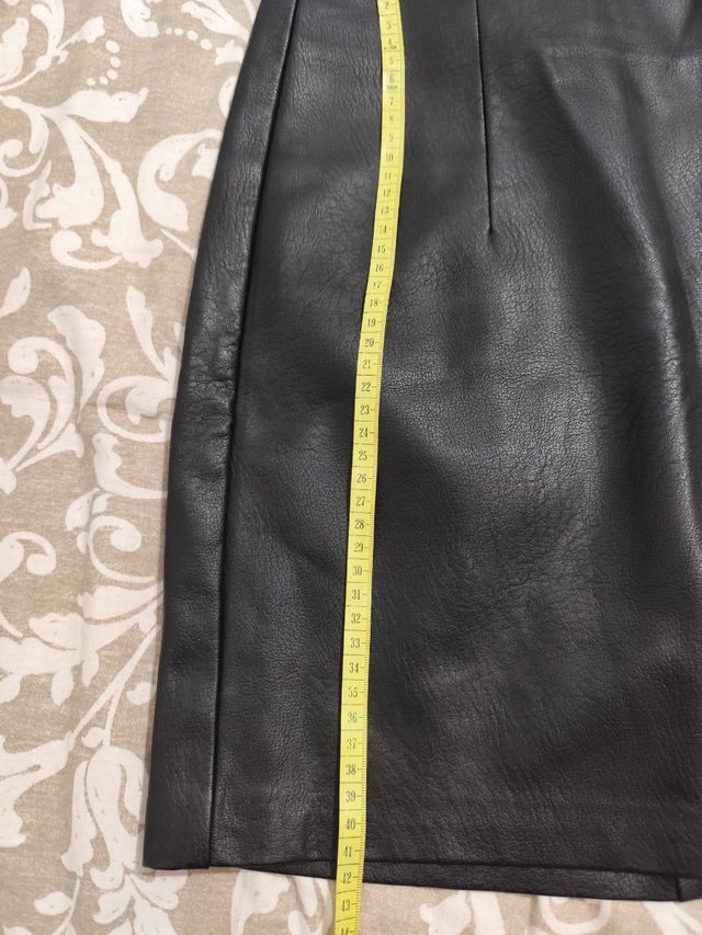 Minifalda polipiel Stradivarius T36