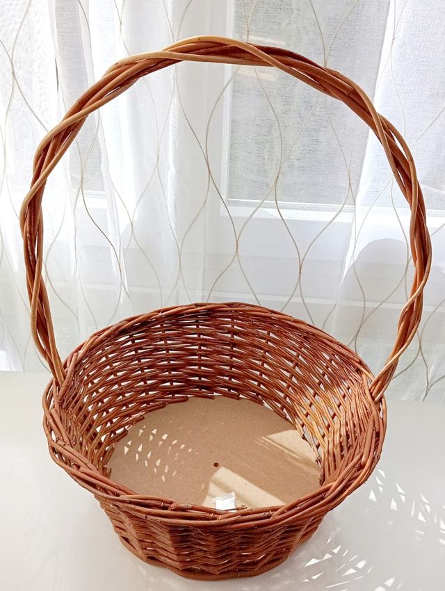 Cesta de mimbre marron