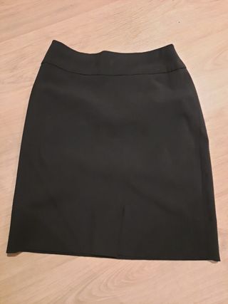 Falda tubo corta negra Mango