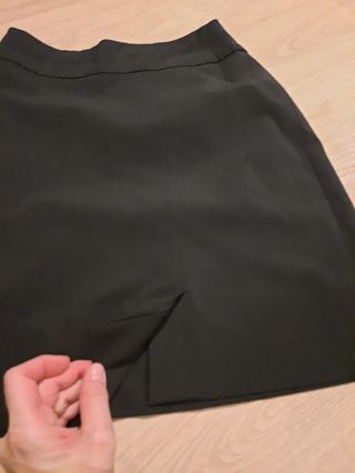 Falda tubo corta negra Mango