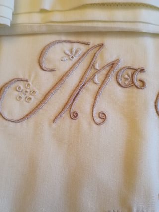 Juego de sabana antiguas de Tolra, bordado Mª Mar