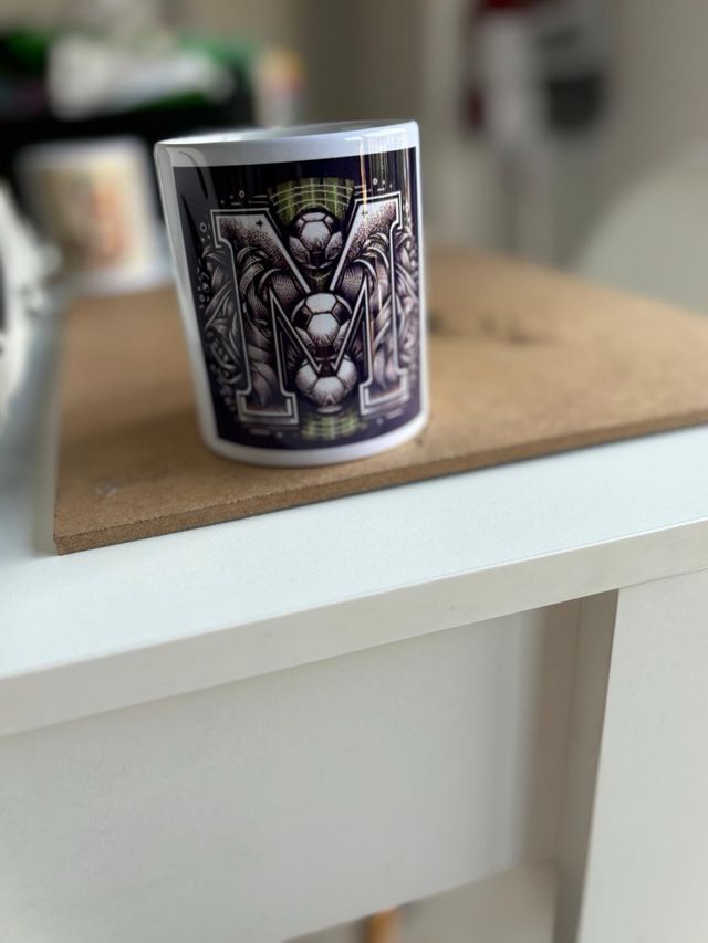 Llaveros personalizados y tazas