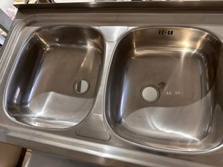Fregadero doble de acero inoxidable