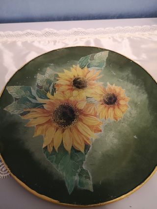 Piatto decoupage con fiori 