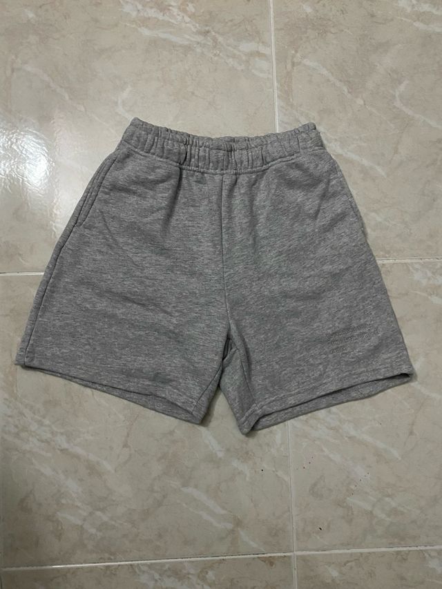 Pantalon corto gris