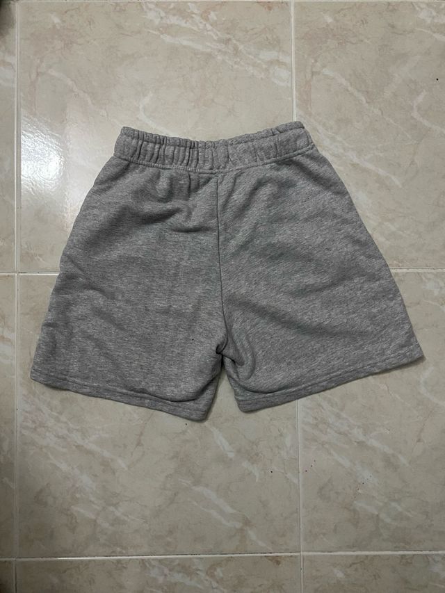 Pantalon corto gris