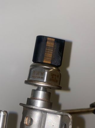 Rampa inyección BMW e92 320i.