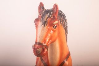 Antiguo caballo de cartón