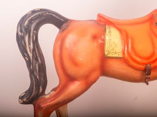 Antiguo caballo de cartón