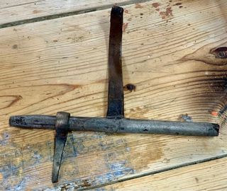 ANTIGUO CERROJO DE FORJA