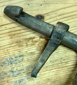 ANTIGUO CERROJO DE FORJA