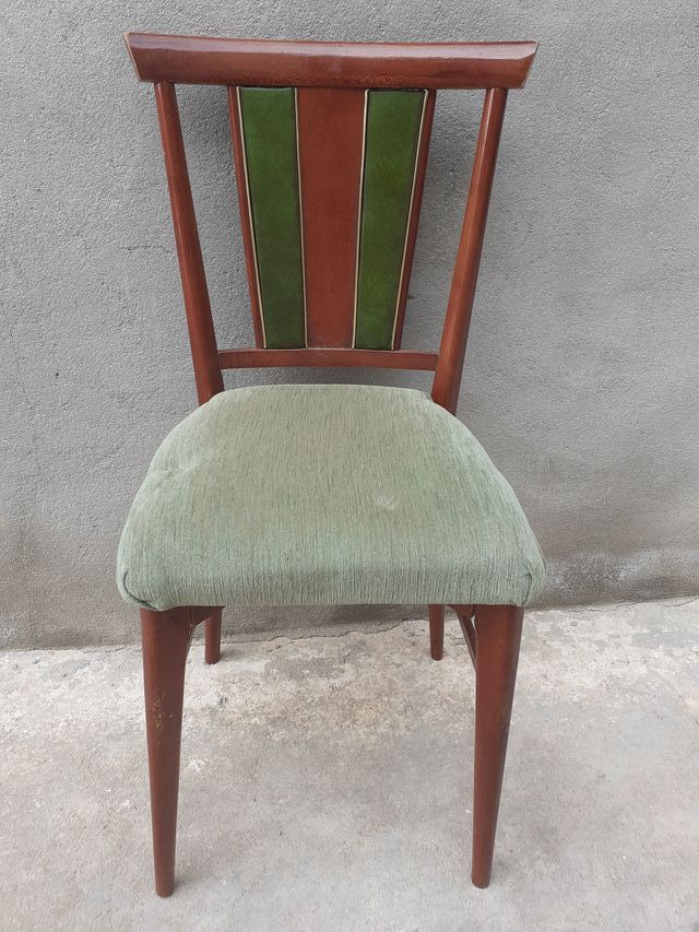 Sedia vintage, legno massello, molto vecchia, bella