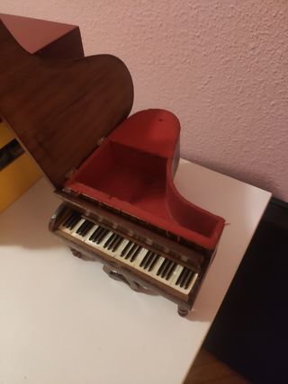 Caja música madera y nácar,  antigua 