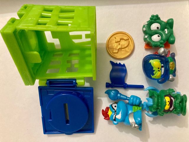 Lote de Figuras Superthings  y piratix