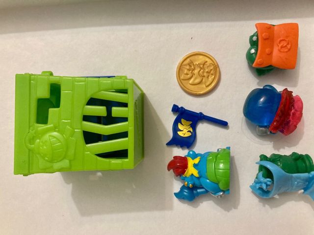 Lote de Figuras Superthings  y piratix