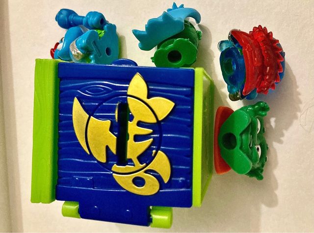 Lote de Figuras Superthings  y piratix