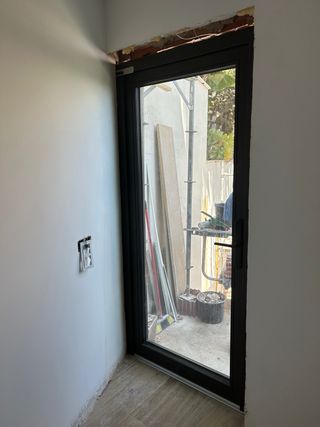 Ventanas i puertas de aliuminio  PVC 
