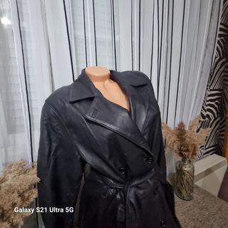 Gabardina de piel sintética