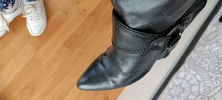 Botas altas de piel negras