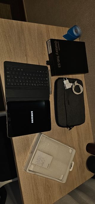 Tablet Samsung TAB S3 con teclado y pen