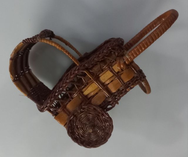 Ornamenti vintage in vimini